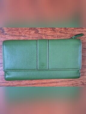 Vintage Coach Green Leather Zip Wallet